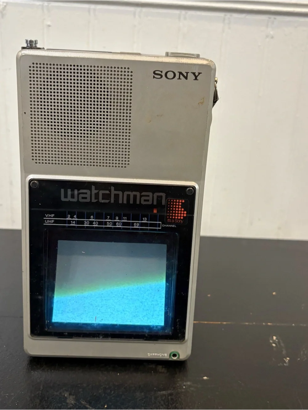Sony Watchman Model FD-40A Black & White Analog Portable Television